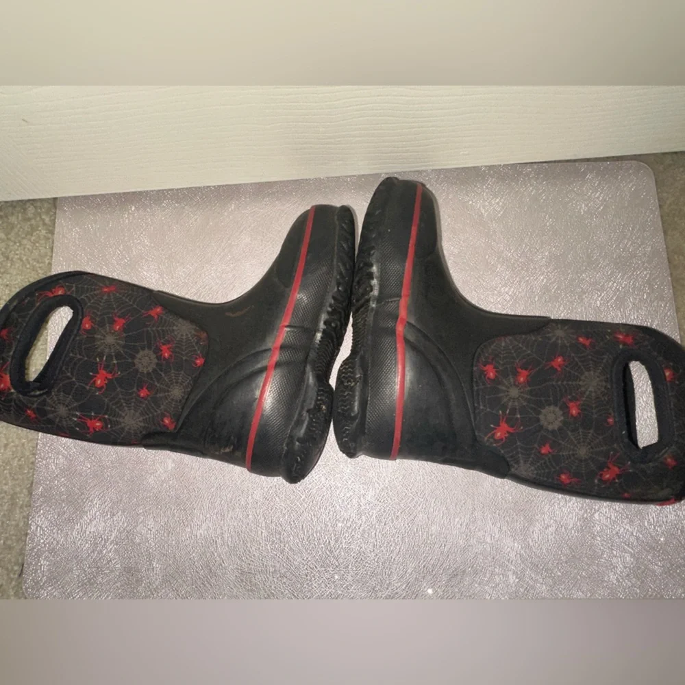 Bogs creepy crawly Black and Red Spiderweb Kids Rain & Snow Boots 9